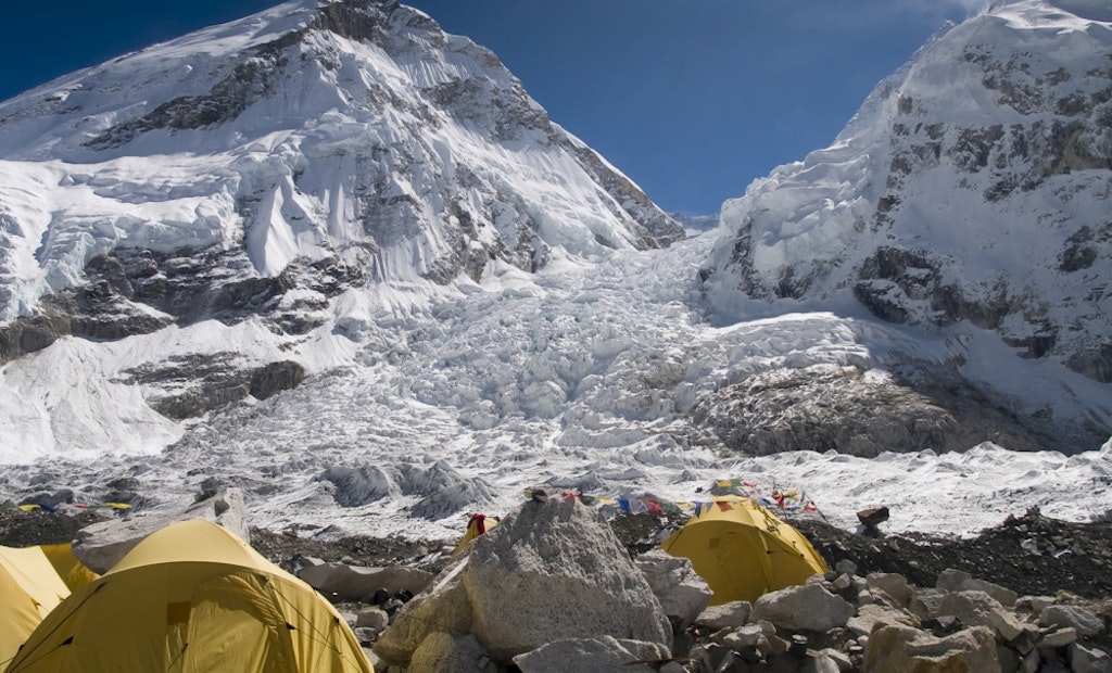 A Mountain of Waste on the World’s Highest Peak