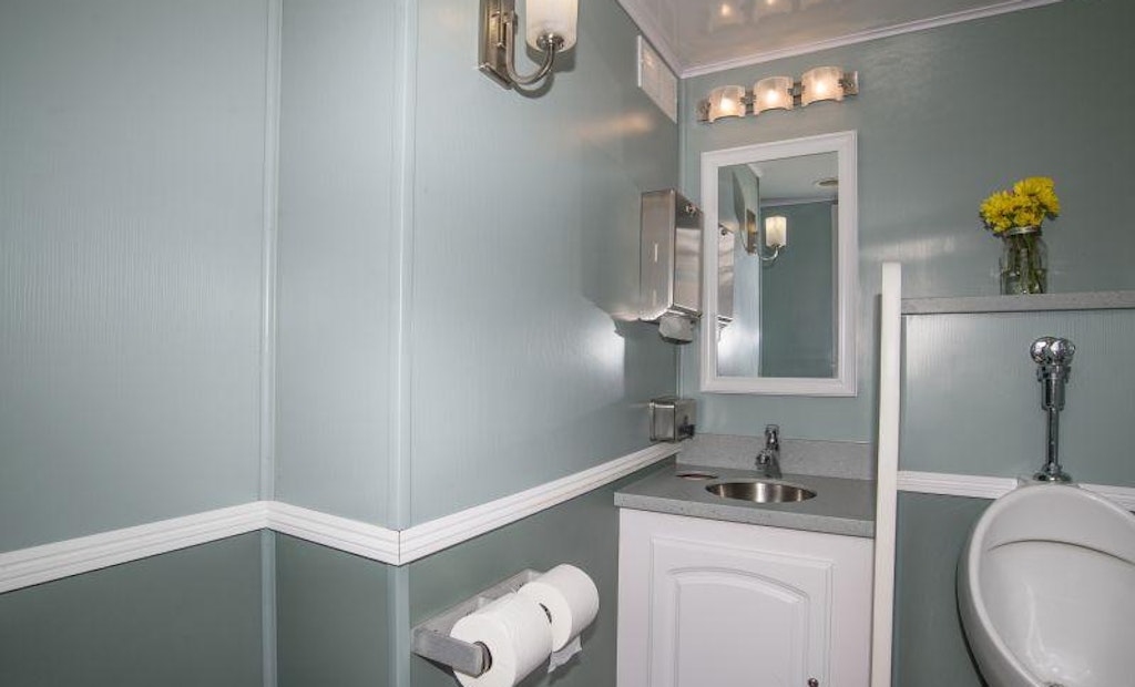 5 Tips for Renting a New Restroom Trailer