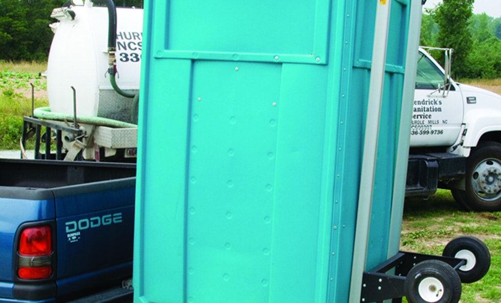 Product Spotlight: Hitch Hauler carries a single restroom behind a service truck